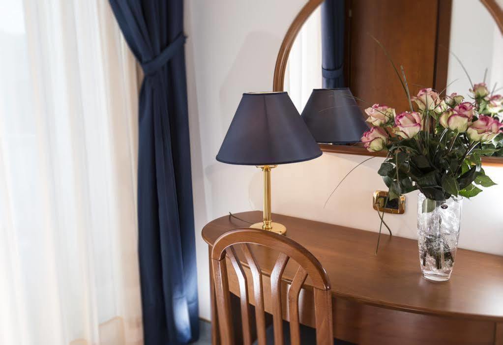 Hotel Parigi ビビオーネ エクステリア 写真